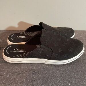 Clarks Womens Floral Breeze Step Slide.  Size 11. Comfortable!